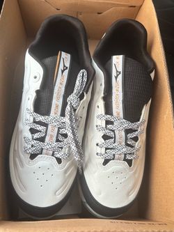 Mizuno 9 spike metal womens size 7 Softball cleats