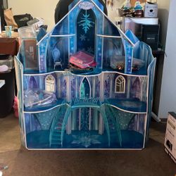 Frozen Castle Doll House 