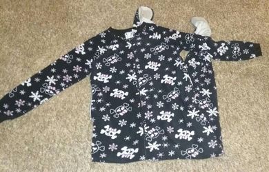 Juniors small footed onesie black with skulls