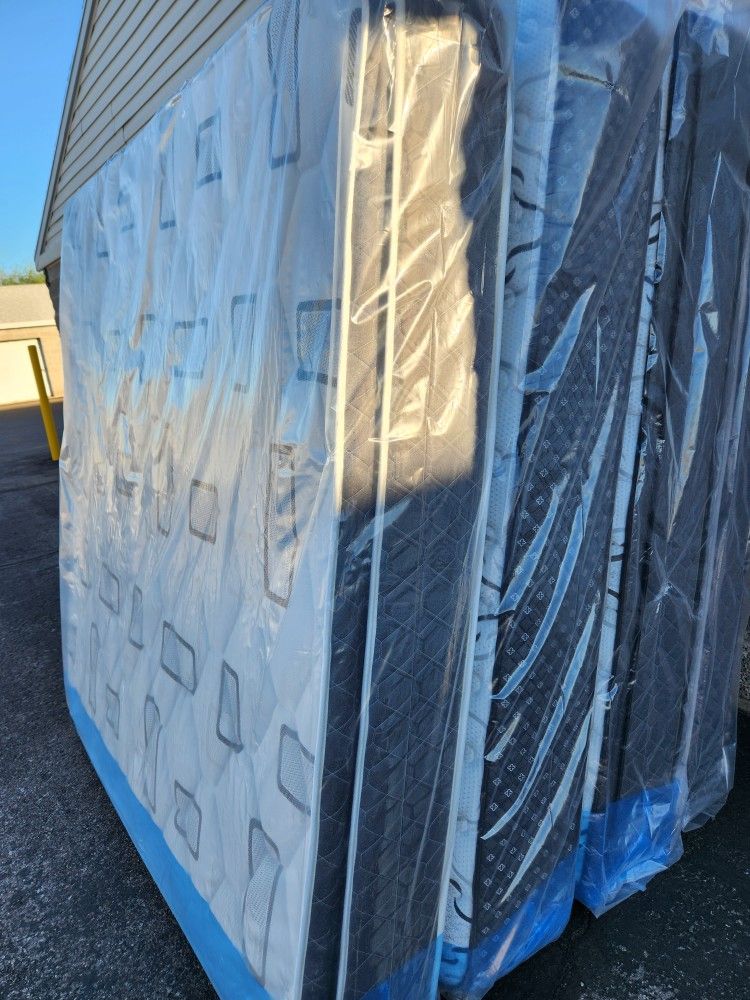 Single Twin Mattress 99 Full Double 159 Queen Bed 179 King 229 California King 229 Frame 69 XL Twin Mattresses All Sizes Available Se Habla Espanol