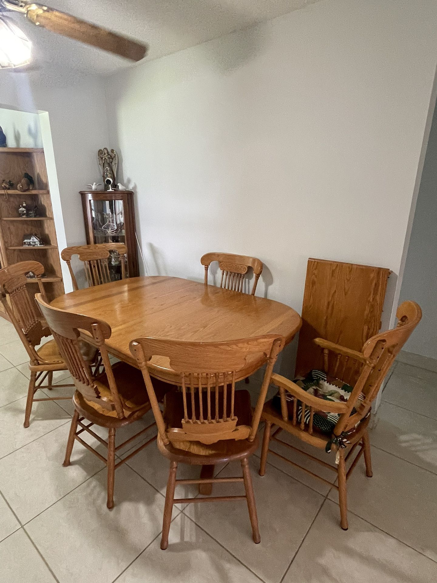 Kitchen/Dining Table With Chairs 
