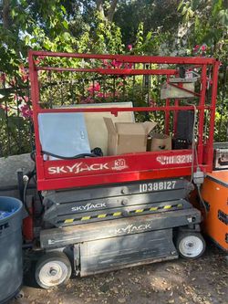 SkyJack SJIII 3219 Electric Scissor Lift