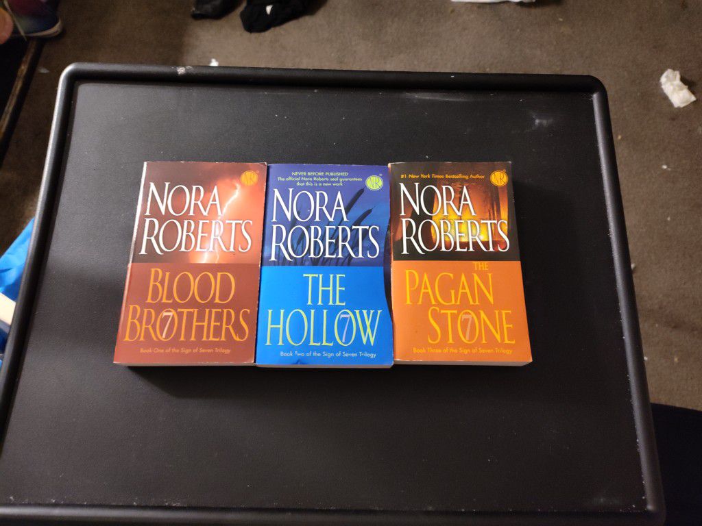 Nora Roberts Sign Of Seven Trilogy 
