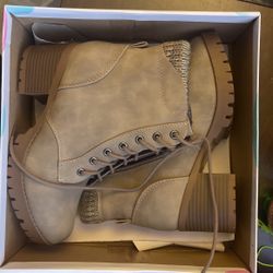 Boots 7 1/2
