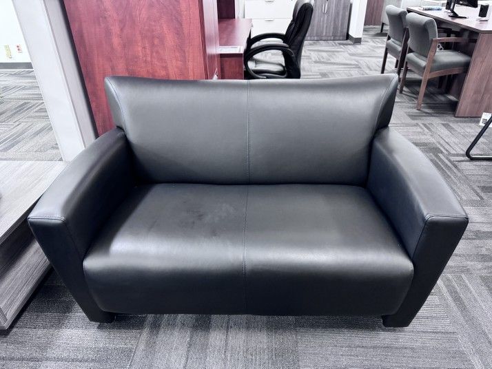 New - Tribeca Loveseat