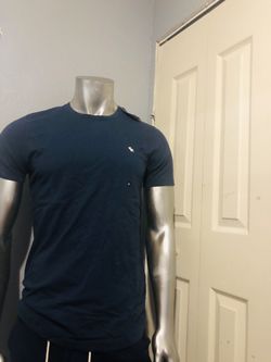 Men New with tags A& F curved Hem Ivón tee navy size M