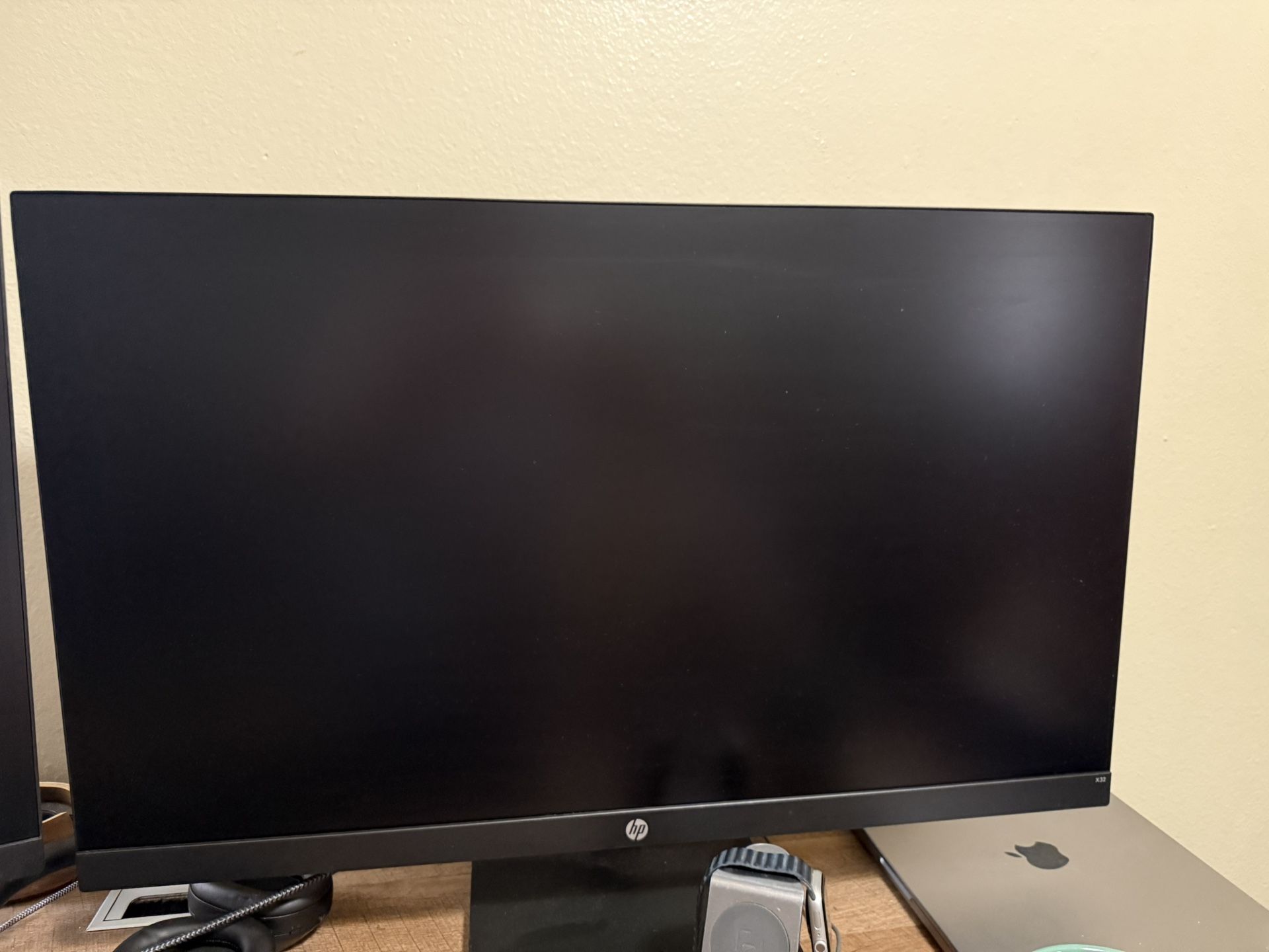 Monitors 32in Both