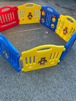 GATE BABY PALLETS WITH DOOR $70 FIRM ONLY CASH APPRECIATE