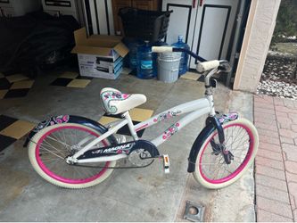 Dos Bicicletas una adulto y una de niña