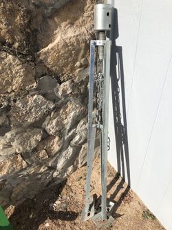 Fifth wheel tripod