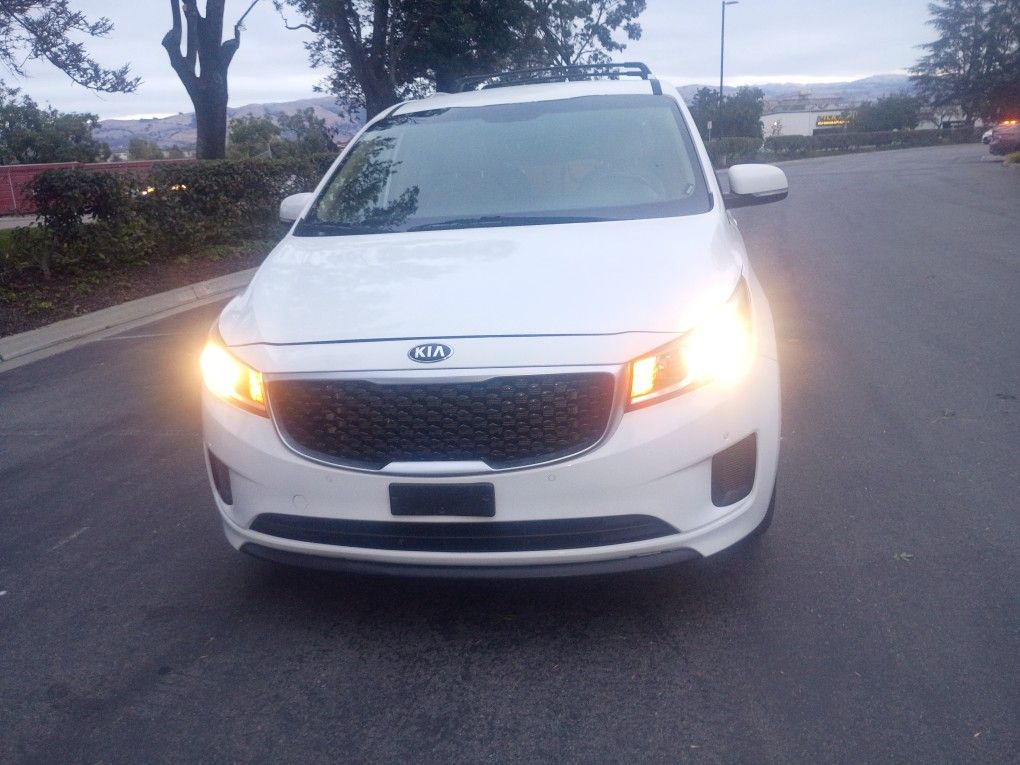 2017 KIA Sedona