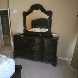 Dresser With Mirror 