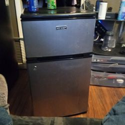 Emerson Mini Refrigerator 