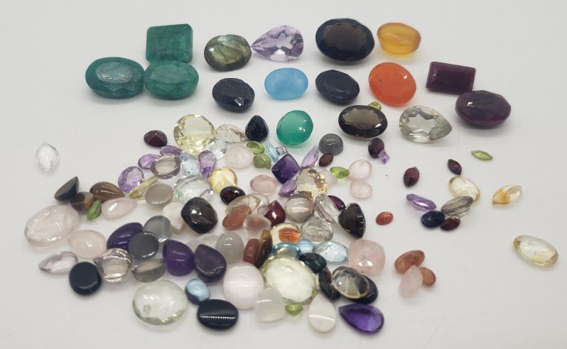 306cts Mixed Natural Loose Faceted & Cabochon Gemstones 