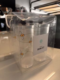 8pc Martha Stewart drink set with bee design (4 glasses and 4 stirrers)