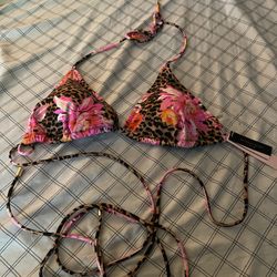 Size M New Victoria Secret Swim Bikini Top 