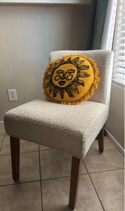 HomePop Cream Bouclé Upholstered Accent/Dining Chair – Like New