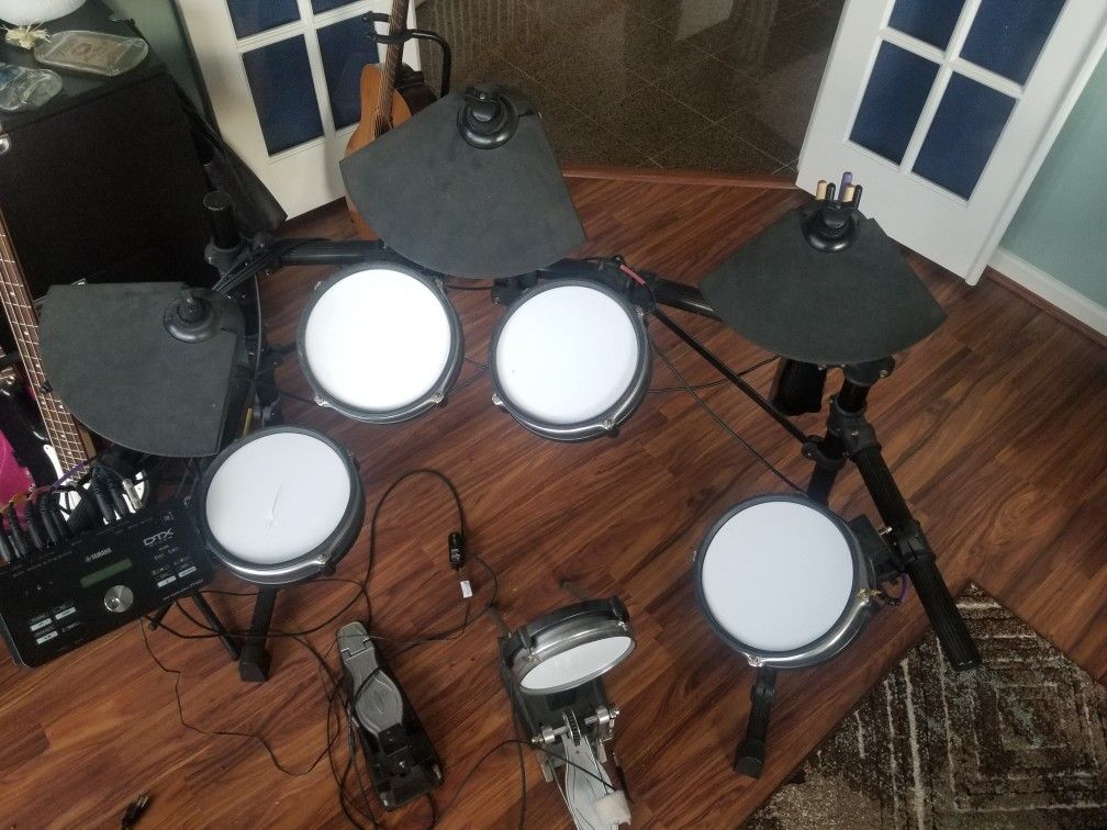 Yamaha DTX drum set with equalizer
