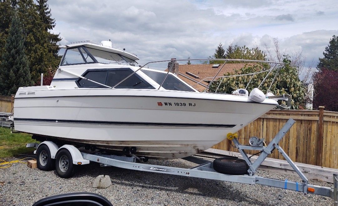 23' 2000 Bayliner 2452 With Marina Slip!