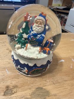 Florida Gators snow globe