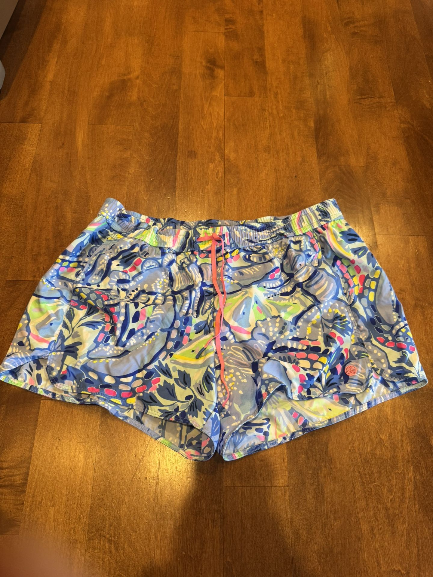 Woman’s Lilly Pulitzer Swim And Baked Shorts Shipping Available