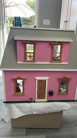 doll house gray, pink, and white dollhouse. casa de muñecas en color gris, rosa, blanco
