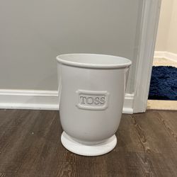Trash / Wastebasket 