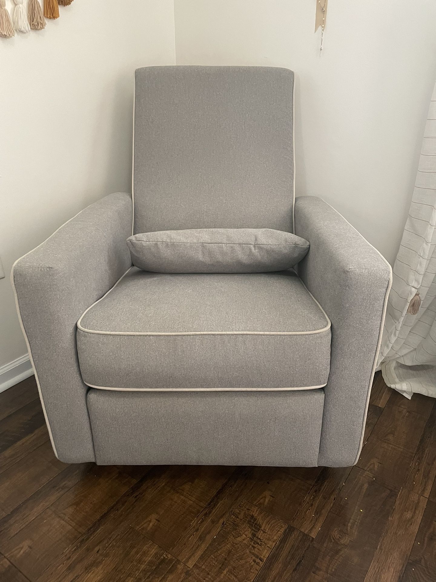 DaVinci Piper Upholstered Recliner and Swivel Glider in Grey with Cream