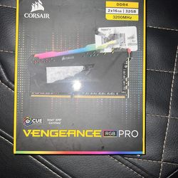 Corsair 32GB DDR4 RAM RGB (2x16GB)