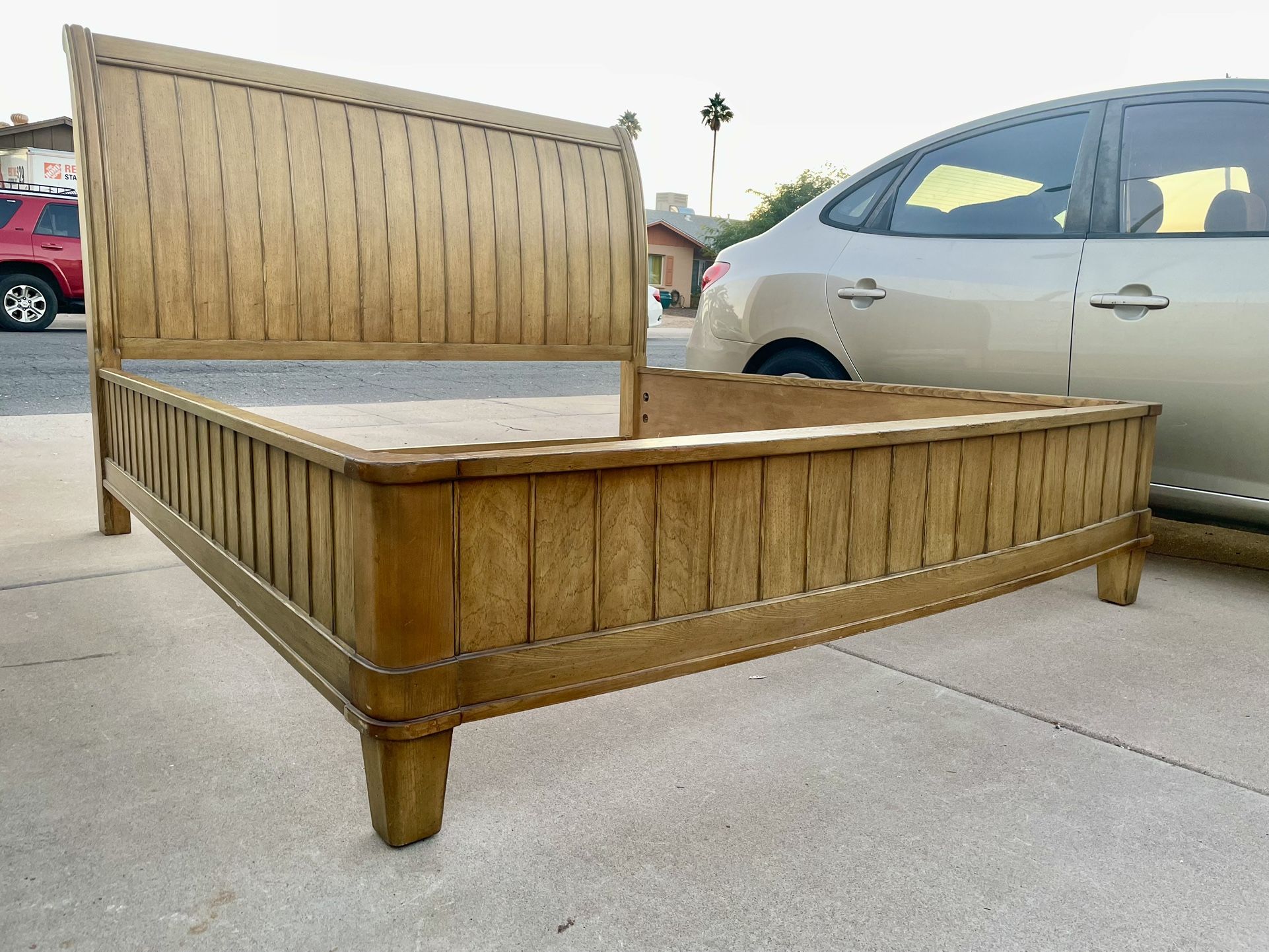 Gorgeous King Size Wood Panel Bed w/ Sleigh Style Back Vertical panel rails & Foot Board