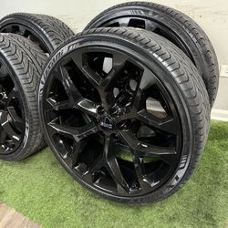 NEW 26 inch gloss black snowflakes wrapped in Lexani 305/30R26 tires