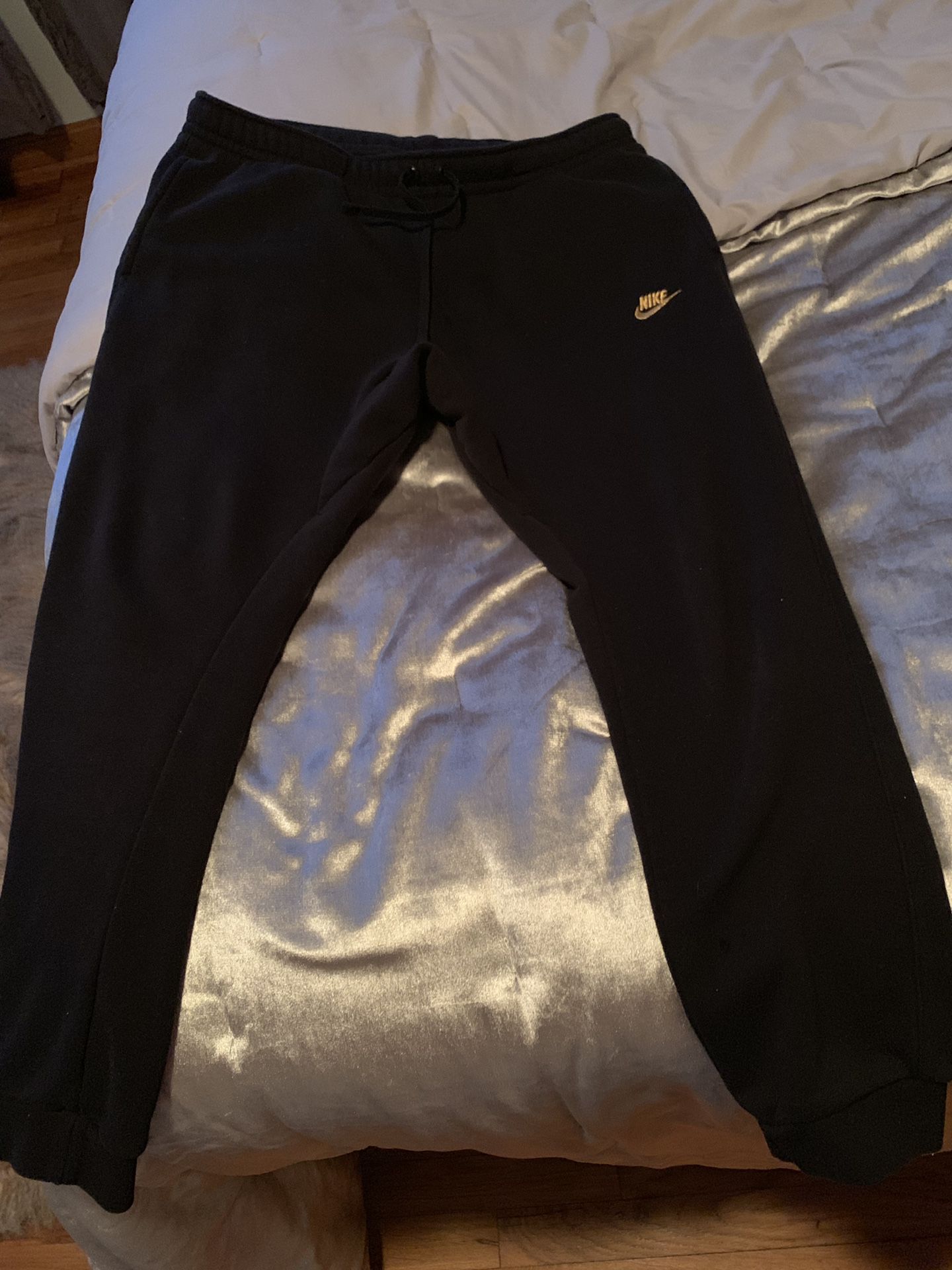 NIKE AIR JOGGERS SIZE XL COLOR BLACK WITH GOLD NIKE-AIR CHECK