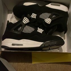 Jordan 4 White Thunders