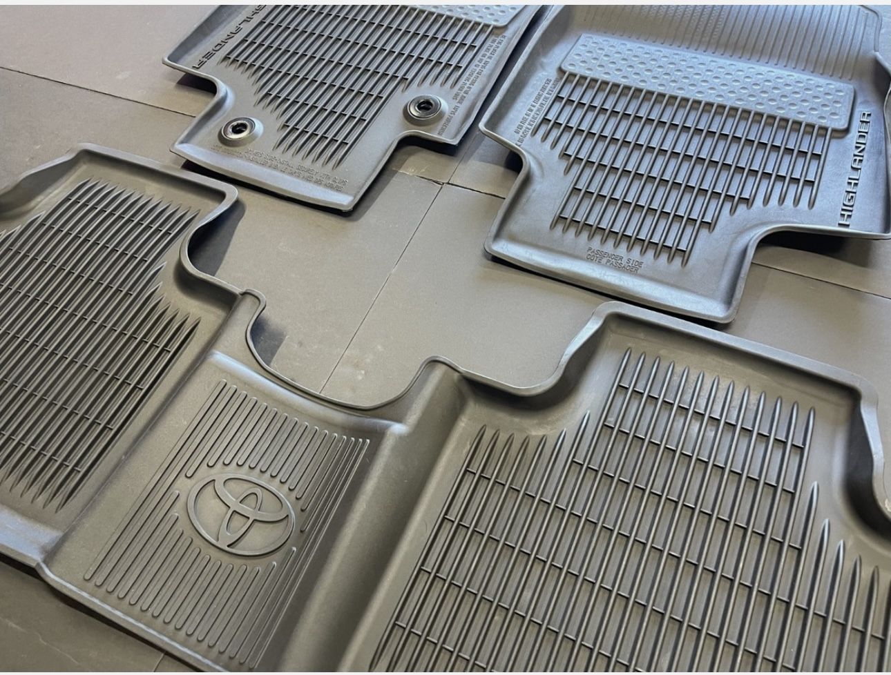 Tapetes Nuevos Originales En La Caja Para Una Toyota Highlander 2020 En Adelante