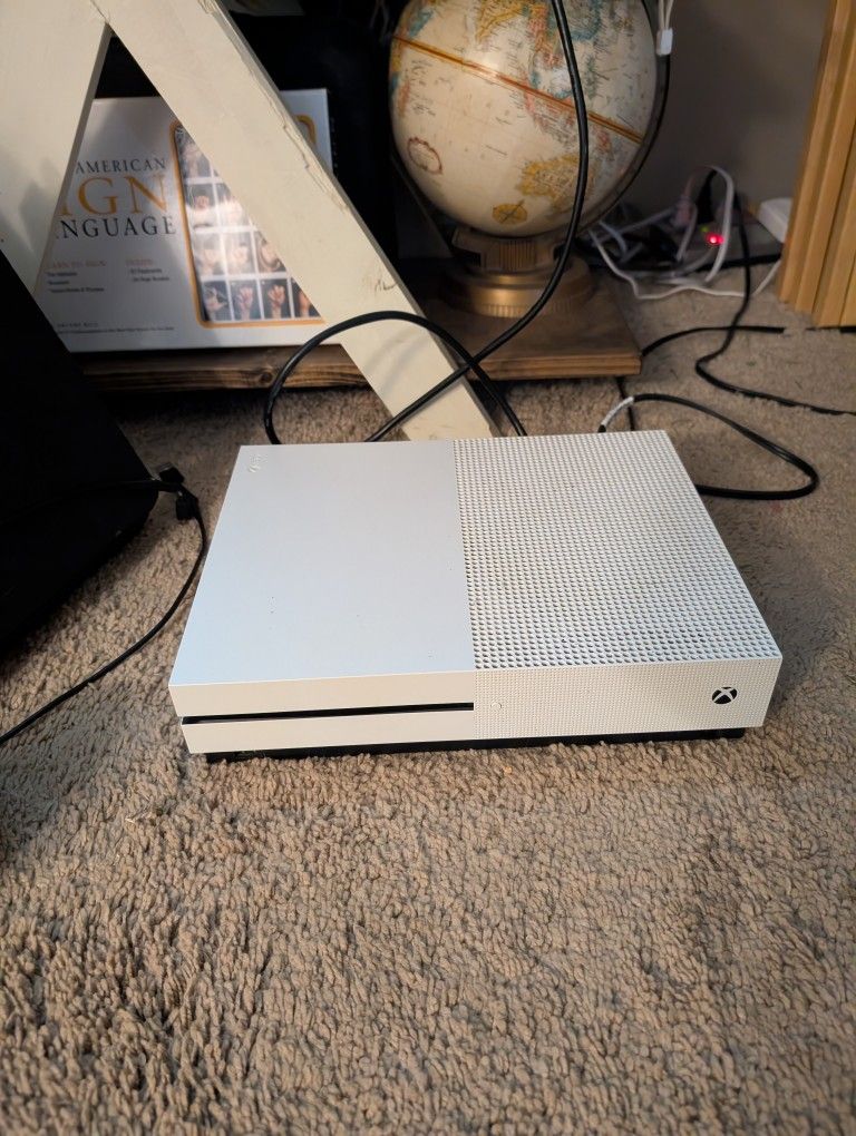 Xbox Series S With 2 Controllers And 25 Disc Games