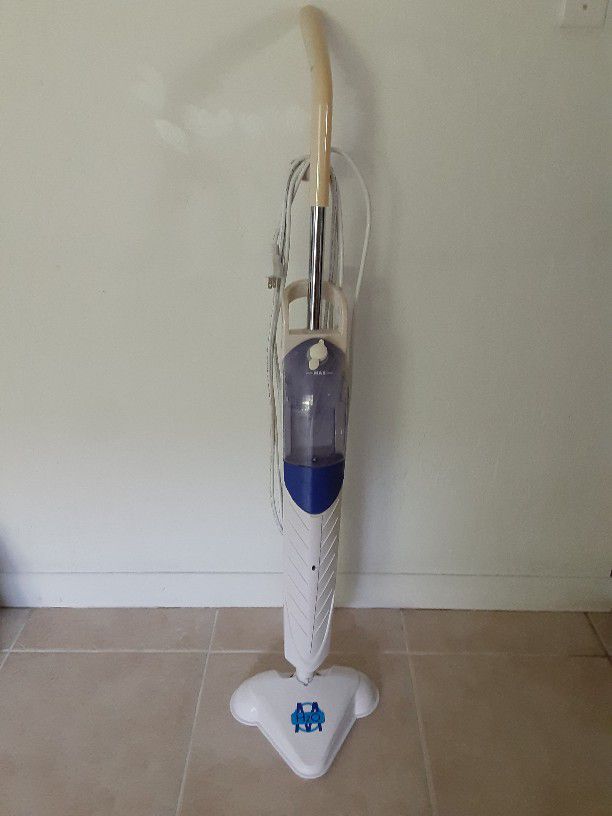 H20 Hand Held Steam Cleaner With 10 Piece Accesory Kit