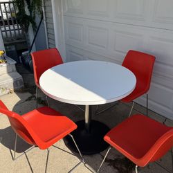 Circle Table - Heavy Duty With Chairs 