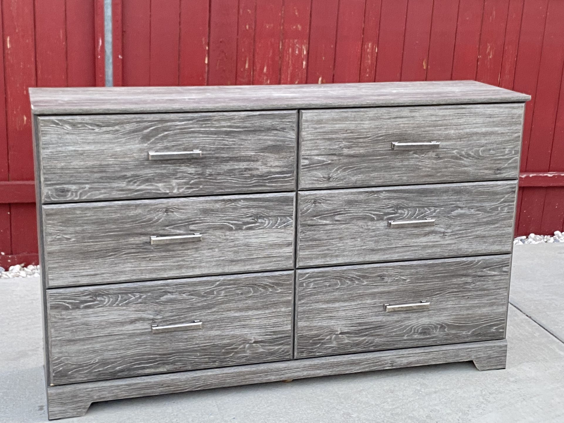Ashley’s Modern Grey 6 Drawer Dresser Great condition With matching mirror