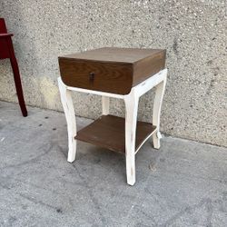 Brown 1 Drawer Side Table/ Nightstand