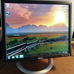 Dell19 LCD Computer Monitor Excellent Condition