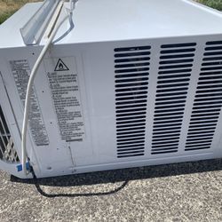 LG Air conditioner 18000 BTUs 1000sf