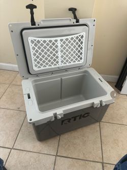RTIC Ultra-Light 32 Qt Hard-Sided Ice Chest Cooler, Fits 48 Cans, Grey