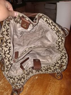 Vendo esté bolso mk poco uso