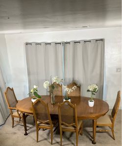 VTG Thomasville Extendable Dining Table with 6 Cane Back Chairs