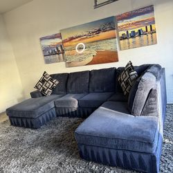 * Like New * Ashley furniture 3pc Modular sectional sofa ( free delivery )