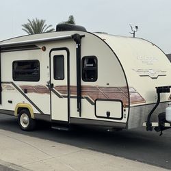 2017 Vintage Cruiser LITE 23’ Travel Trailer RV - RETRO MODEL