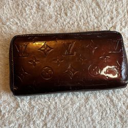 Authentic! Louis Vuitton Vernis Zippy Wallet