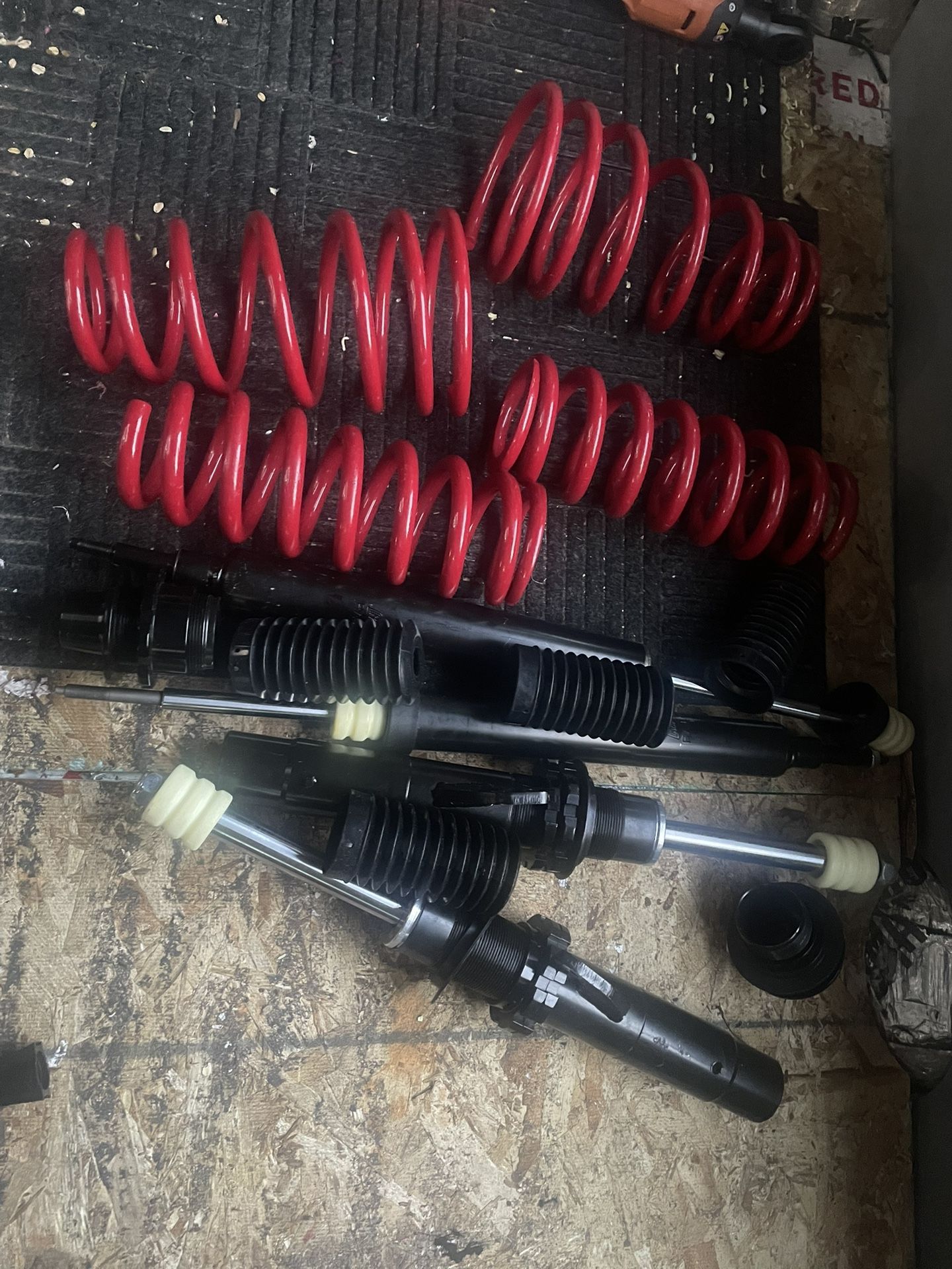 💥NEW Front Shocks for BMW 328Xi (2007–2008) – Never Used!💥