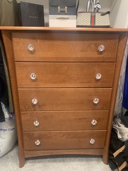 DRESSER