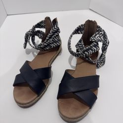 UGGS SIZE 5.5